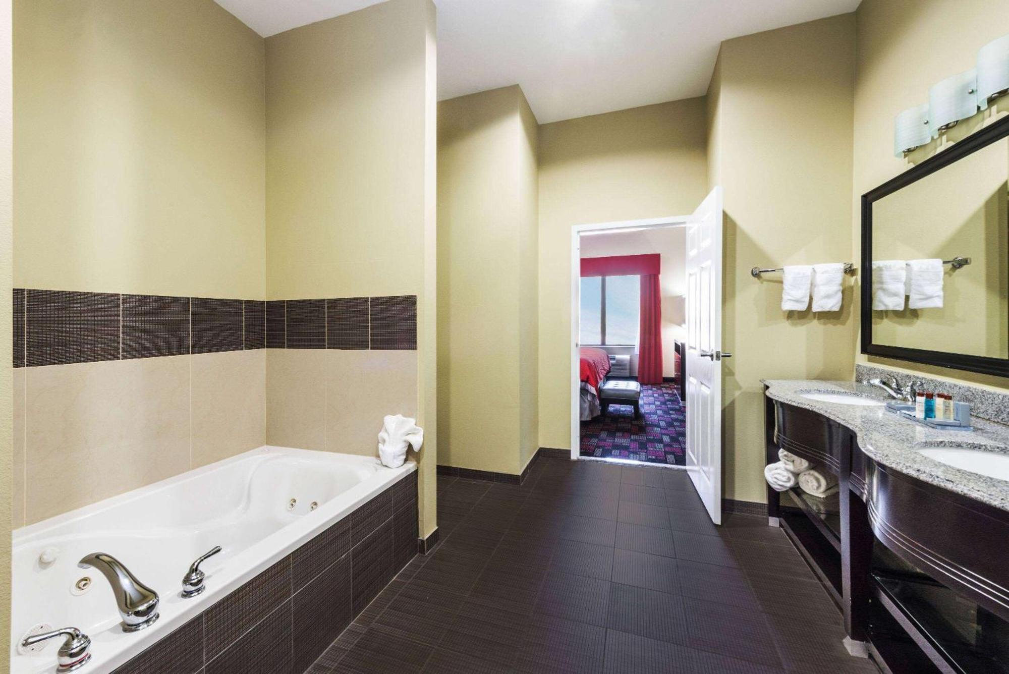 Wingate By Wyndham Lake Charles Casino Area Εξωτερικό φωτογραφία